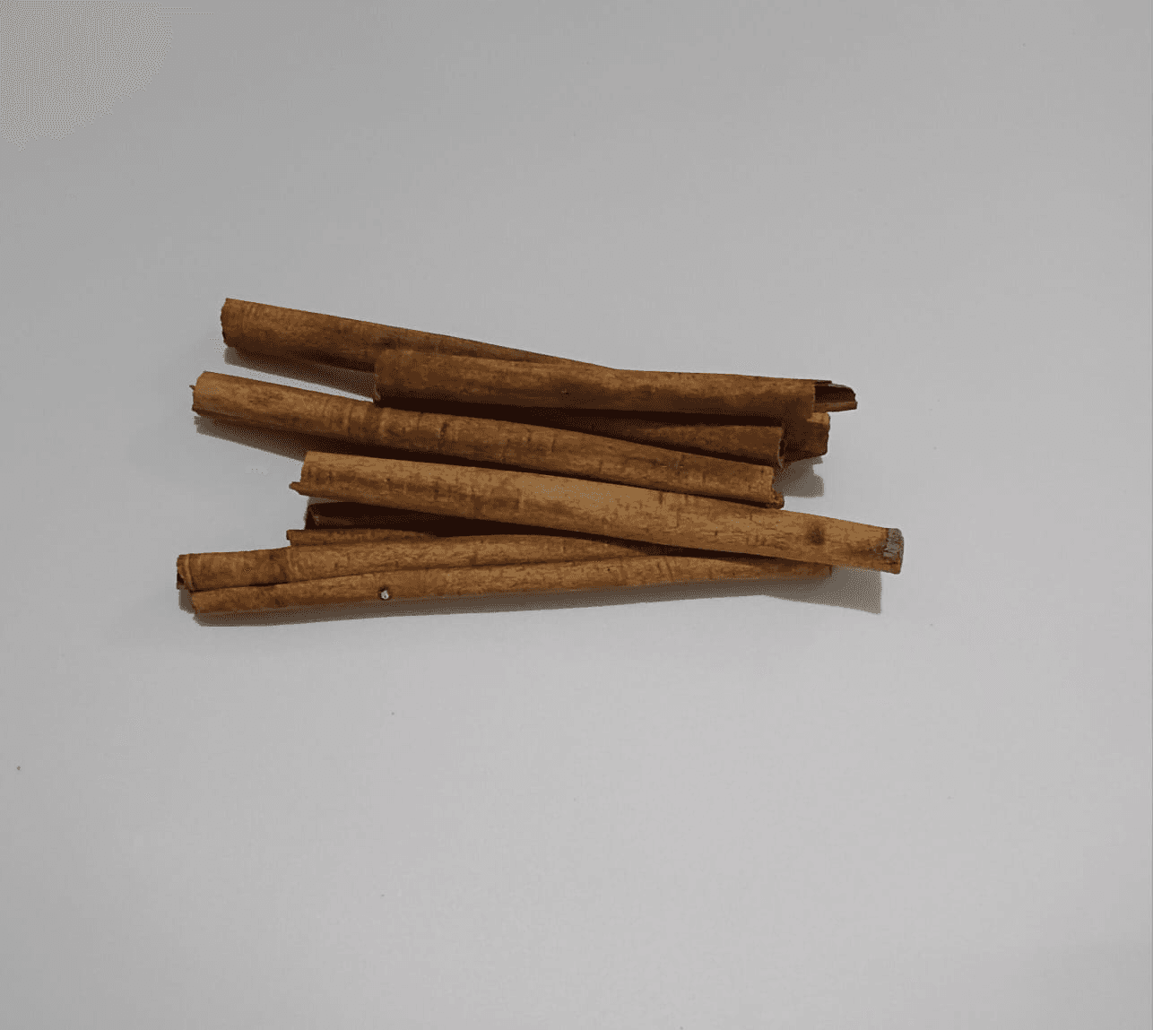 Cinnamon: a pinch of warmth in every bite. 🤎 Cinnamomum burmannii, better known as Indonesian cassia. Harvested from mature trees, sun-dried, then sorted by t